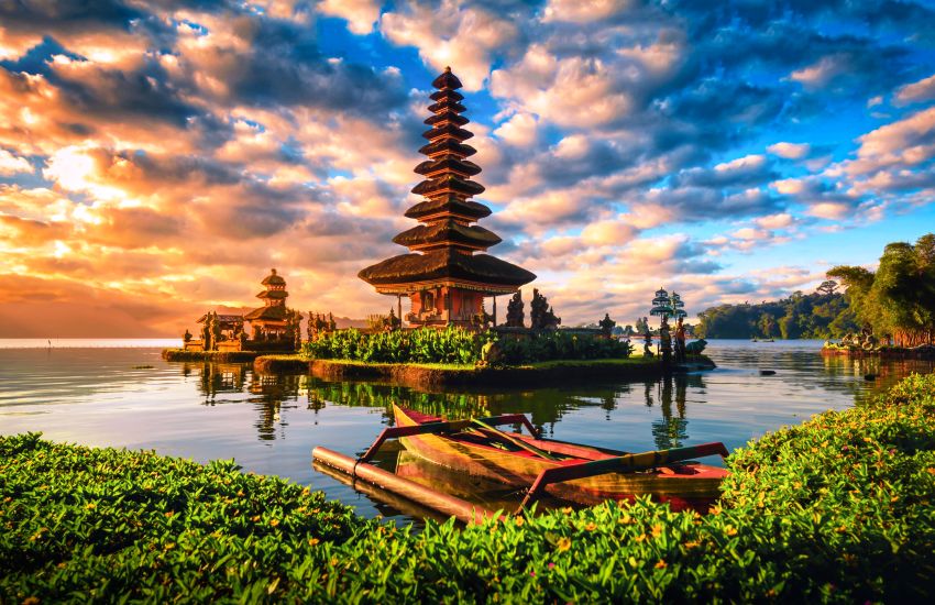 Indonesia Introduces Free Visit Visa On Arrival For Tourists From 25