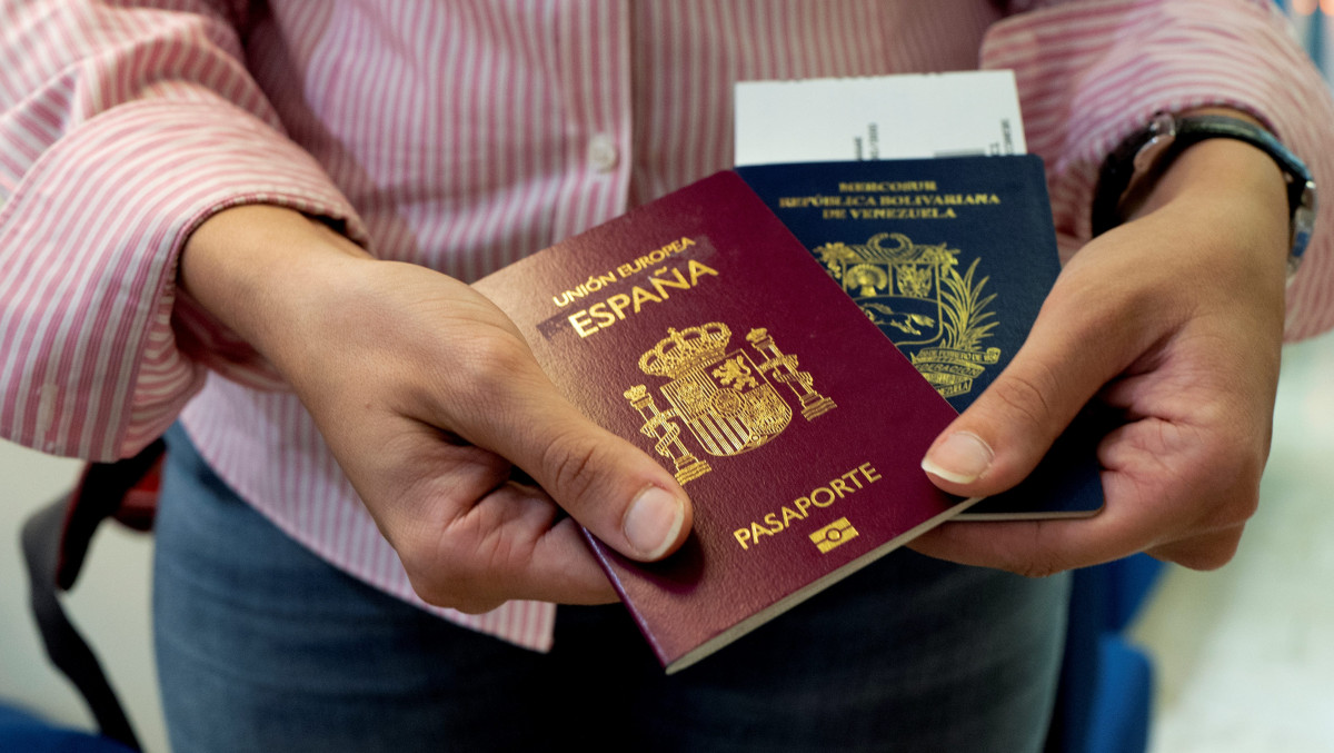 travelling two passports