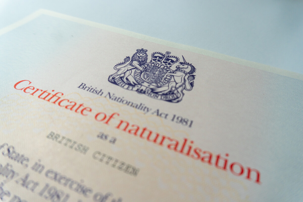 Certificate of Naturalization - Immigrants losing British Citizenship after naturalization