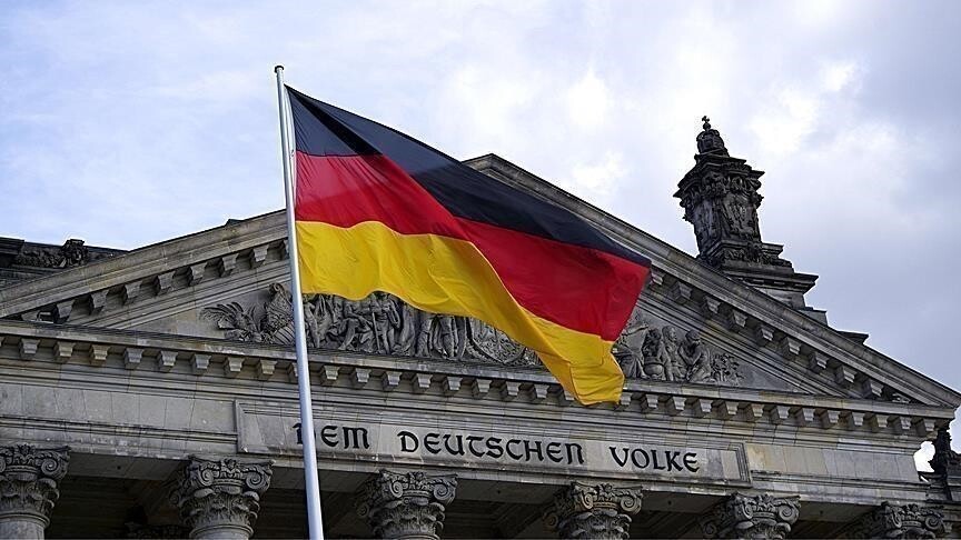 German national flag in front of Reichstag building - Germany Introduces new visa for Skilled worker