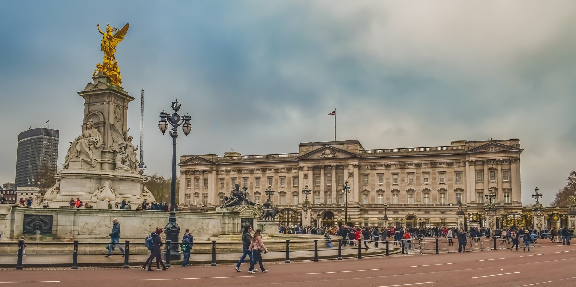 Buckingham Palace UK - UK visa and immigration is now so easy.