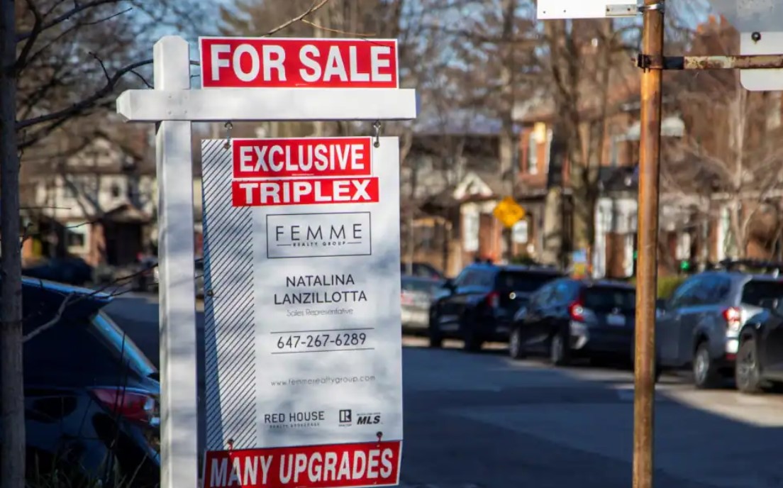 A sign showing house for sale in Canada - Simplifying Buying Home in Canada