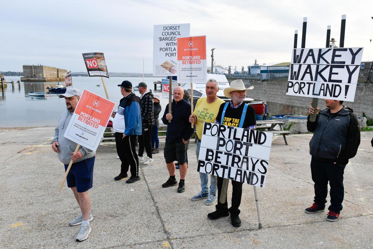 Protests at Portland port against Bibby Stockholm - Deathtrap Barge Becomes Shelter for Asylum Seekers