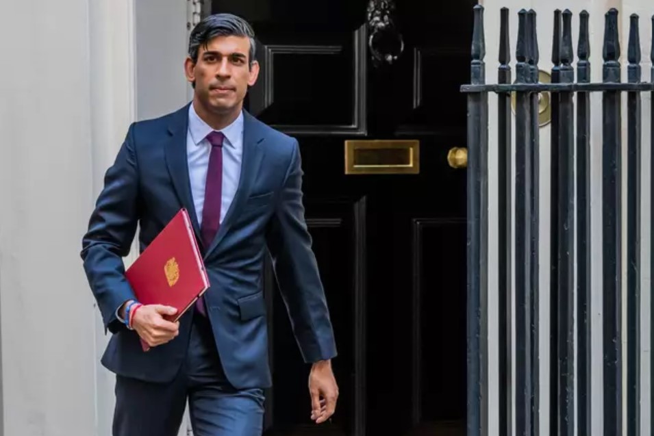 UK's Prime Minister Rishi Sunak - Rishi Sunak Set to Raise Minimum Salary Threshold